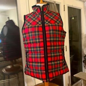 Plaid vest, insulated and stylish!